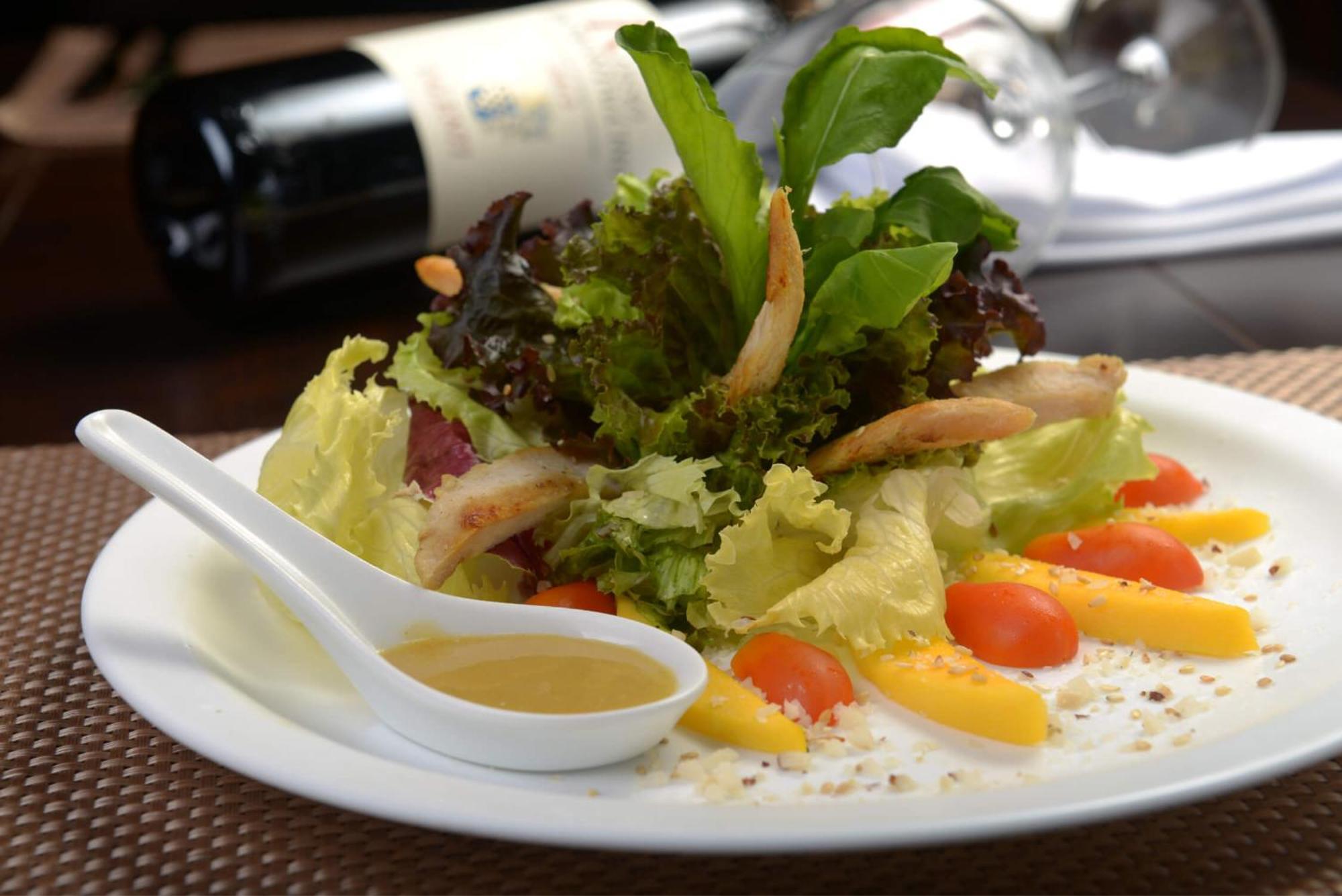 Deville Prime Campo Grande Campo Grande  Exterior foto A salad with a side of dressing