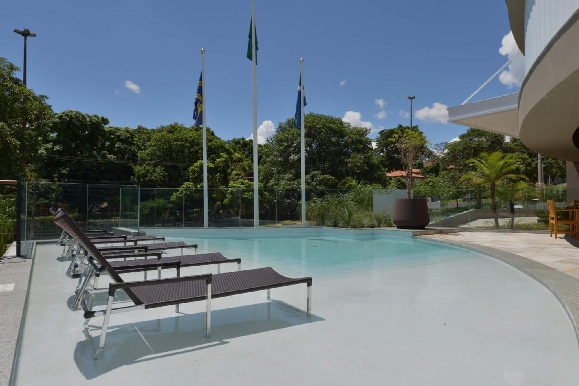 Deville Prime Campo Grande Campo Grande  Exterior foto The pool at the hotel