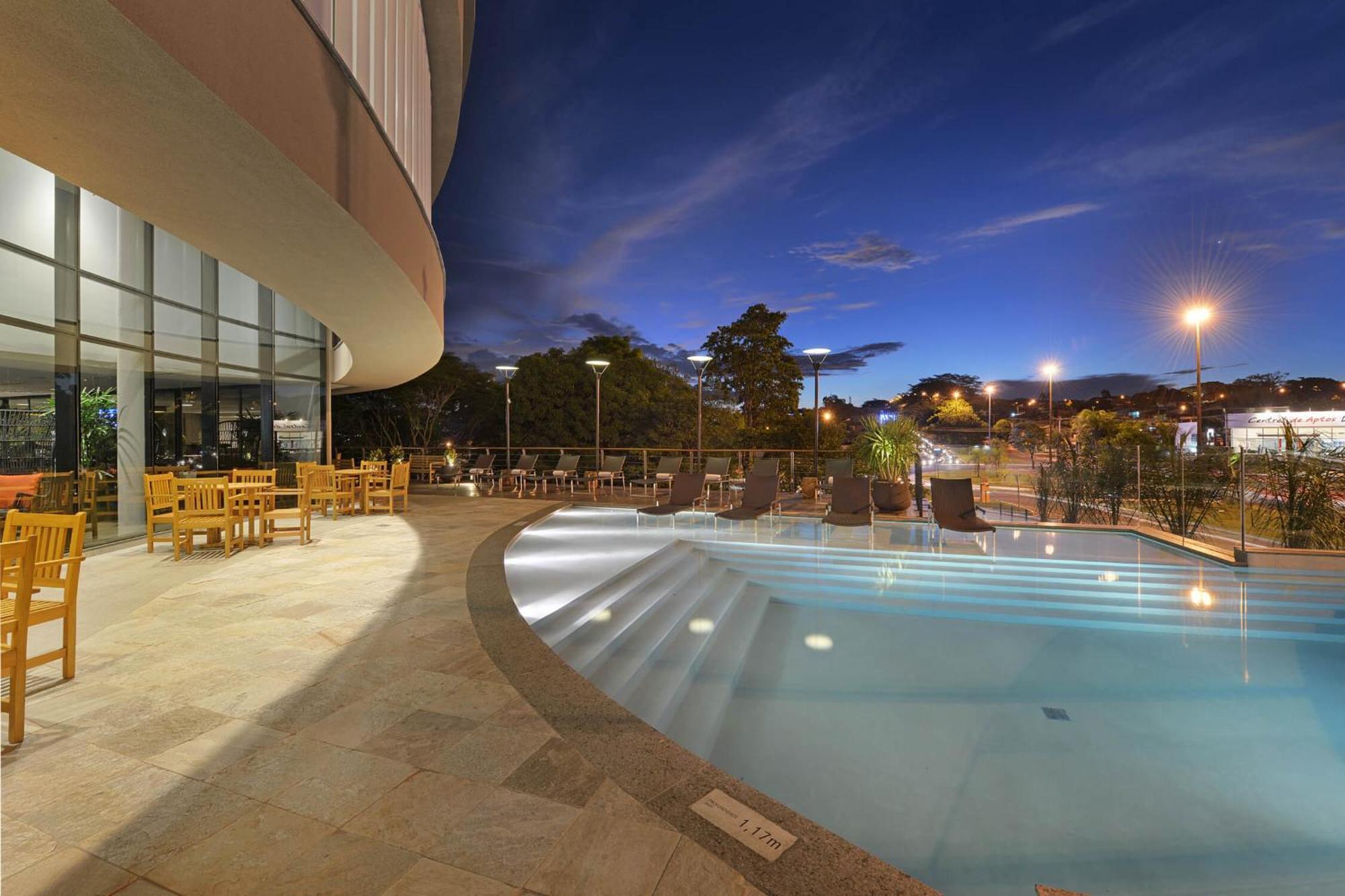 Deville Prime Campo Grande Campo Grande  Exterior foto The pool at the hotel