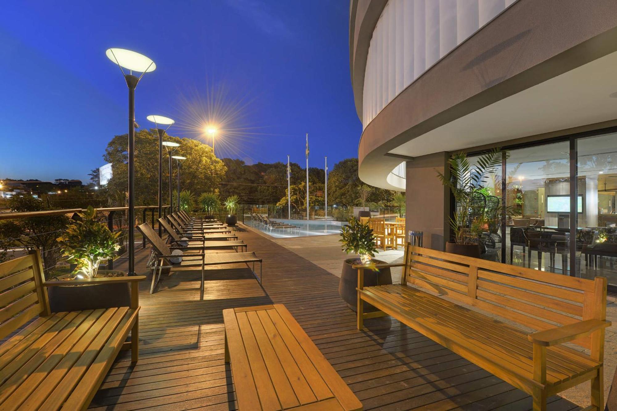 Deville Prime Campo Grande Campo Grande  Exterior foto The pool at the rooftop of the hotel