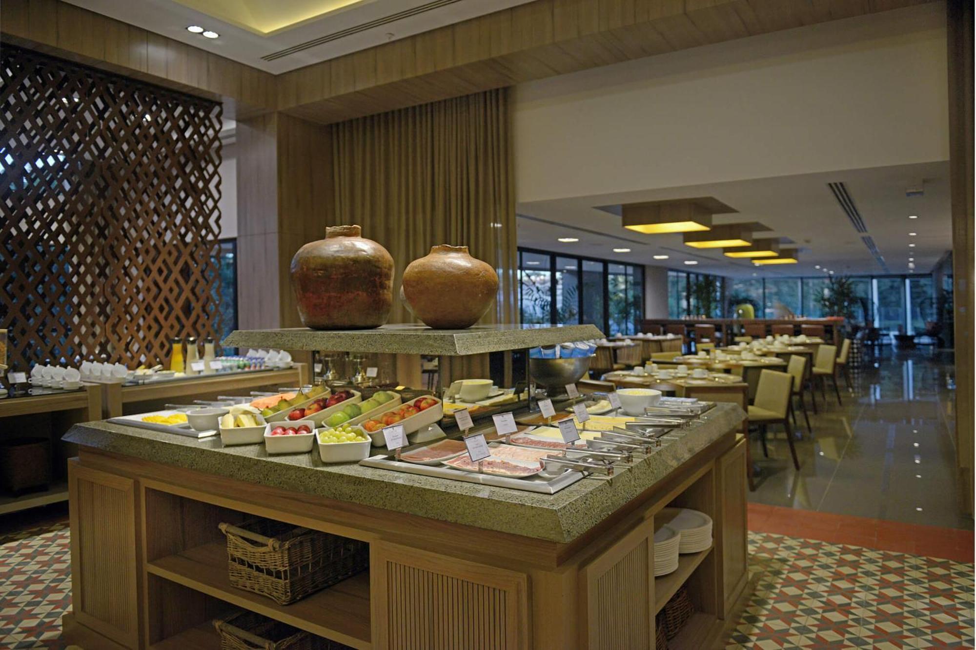 Deville Prime Campo Grande Campo Grande  Exterior foto A buffet at a hotel